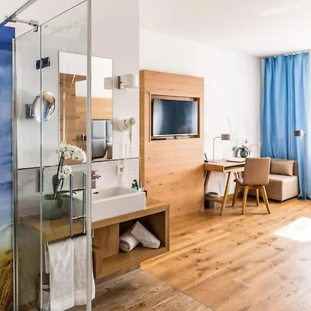 Aunhamer & (adults Only) 4*