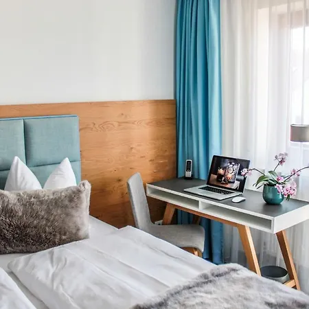 Aunhamer & (adults Only)