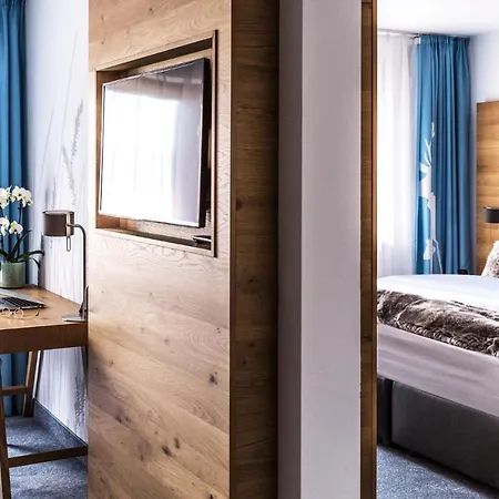 Aunhamer & (adults Only)