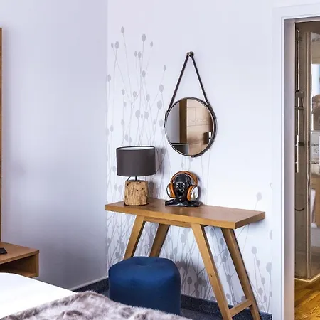 Aunhamer & (adults Only) 4*