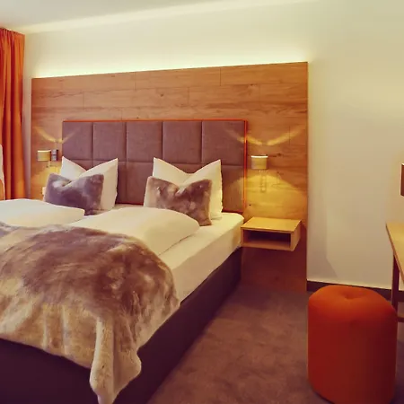 Aunhamer & (adults Only)